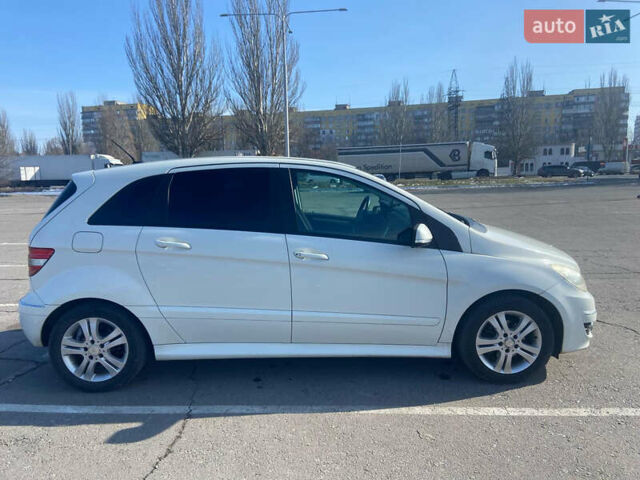 Білий Мерседес Б-клас, об'ємом двигуна 1.7 л та пробігом 160 тис. км за 8500 $, фото 2 на Automoto.ua