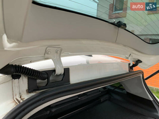 Білий Мерседес Б-клас, об'ємом двигуна 2 л та пробігом 58 тис. км за 9100 $, фото 36 на Automoto.ua