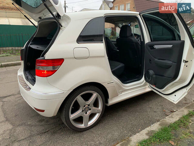 Білий Мерседес Б-клас, об'ємом двигуна 2 л та пробігом 58 тис. км за 9100 $, фото 27 на Automoto.ua