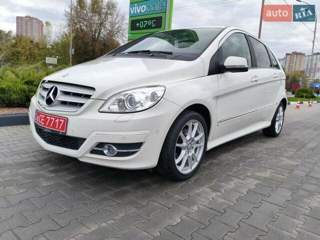 Белый Мерседес Б-класс, объемом двигателя 2 л и пробегом 85 тыс. км за 9900 $, фото 1 на Automoto.ua
