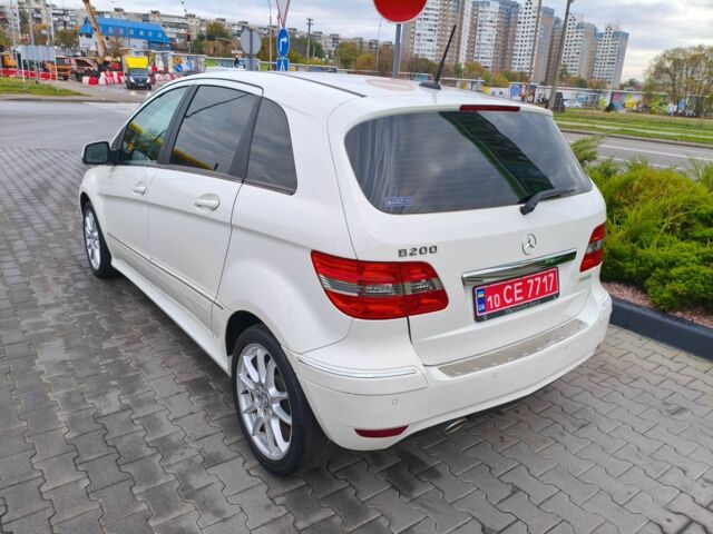 Белый Мерседес Б-класс, объемом двигателя 2 л и пробегом 85 тыс. км за 9900 $, фото 6 на Automoto.ua