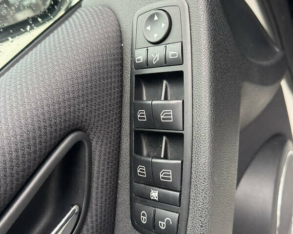 Белый Мерседес Б-класс, объемом двигателя 1.7 л и пробегом 99 тыс. км за 7700 $, фото 17 на Automoto.ua