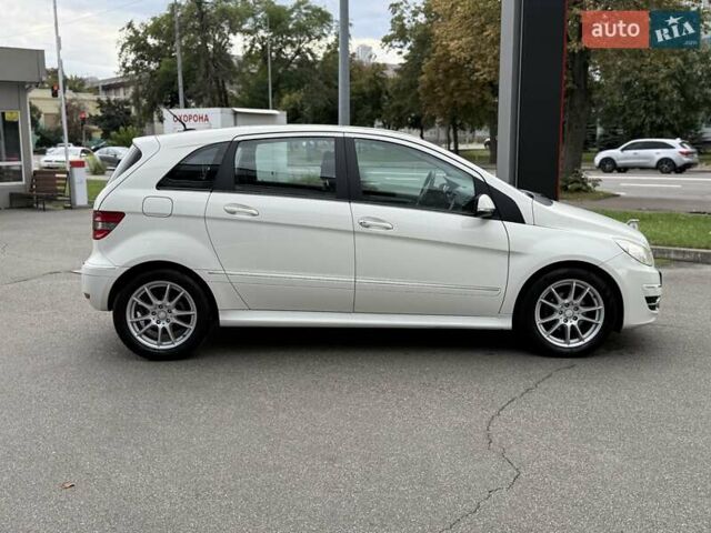 Белый Мерседес Б-класс, объемом двигателя 1.7 л и пробегом 70 тыс. км за 8400 $, фото 6 на Automoto.ua