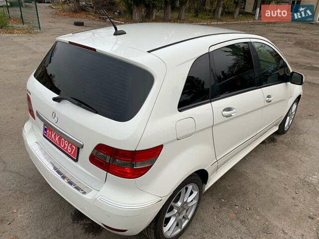 Мерседес Б-клас 2010 у Києві на Automoto.ua Білий Мерседес Б-клас, об'ємом двигуна 1.7 л та пробігом 76 тис. км за 8000 $, фото 7 на Automoto.ua