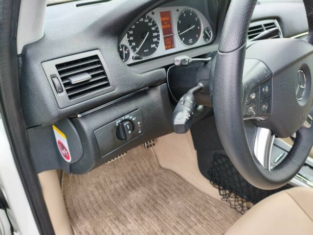 Белый Мерседес Б-класс, объемом двигателя 2 л и пробегом 85 тыс. км за 9900 $, фото 18 на Automoto.ua