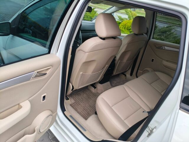 Белый Мерседес Б-класс, объемом двигателя 2 л и пробегом 85 тыс. км за 9900 $, фото 9 на Automoto.ua