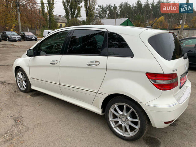 Мерседес Б-клас 2010 у Києві на Automoto.ua Білий Мерседес Б-клас, об'ємом двигуна 1.7 л та пробігом 76 тис. км за 8000 $, фото 3 на Automoto.ua