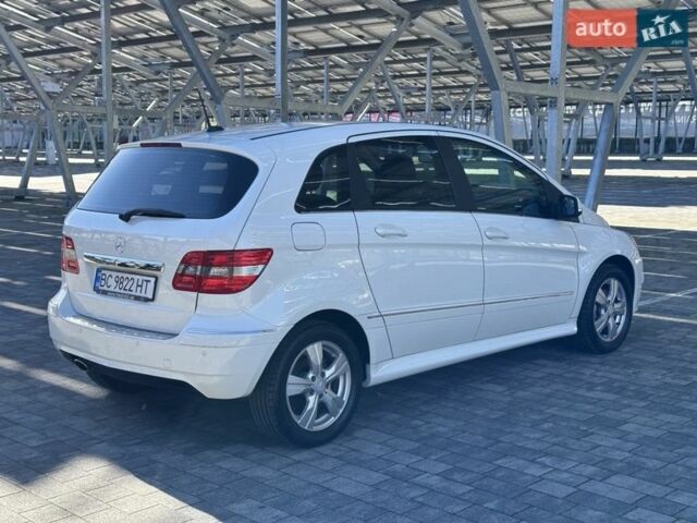 Белый Мерседес Б-класс, объемом двигателя 2 л и пробегом 168 тыс. км за 9100 $, фото 14 на Automoto.ua