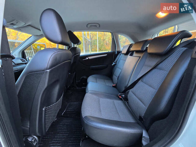 Белый Мерседес Б-класс, объемом двигателя 1.99 л и пробегом 61 тыс. км за 8400 $, фото 22 на Automoto.ua