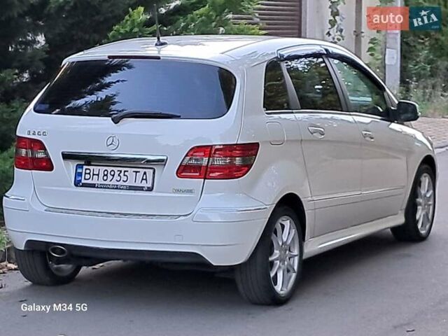 Белый Мерседес Б-класс, объемом двигателя 2 л и пробегом 139 тыс. км за 8600 $, фото 4 на Automoto.ua