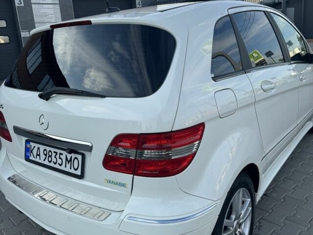 Белый Мерседес Б-класс, объемом двигателя 1.7 л и пробегом 108 тыс. км за 9800 $, фото 2 на Automoto.ua