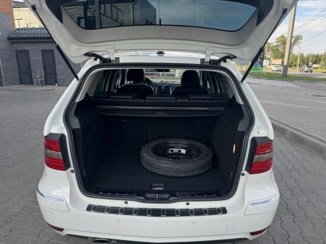 Белый Мерседес Б-класс, объемом двигателя 1.7 л и пробегом 108 тыс. км за 9800 $, фото 5 на Automoto.ua