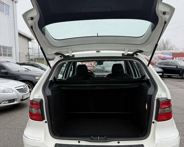 Білий Мерседес Б-клас, об'ємом двигуна 2.03 л та пробігом 82 тис. км за 7700 $, фото 8 на Automoto.ua