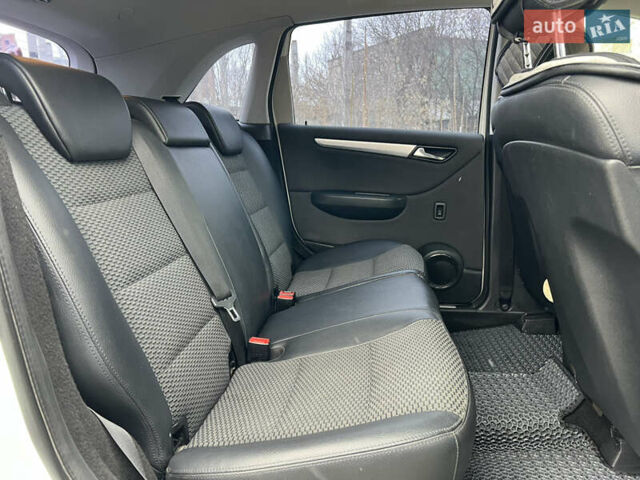 Білий Мерседес Б-клас, об'ємом двигуна 1.7 л та пробігом 134 тис. км за 7999 $, фото 11 на Automoto.ua