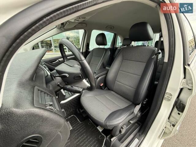 Белый Мерседес Б-класс, объемом двигателя 1.7 л и пробегом 70 тыс. км за 8400 $, фото 15 на Automoto.ua