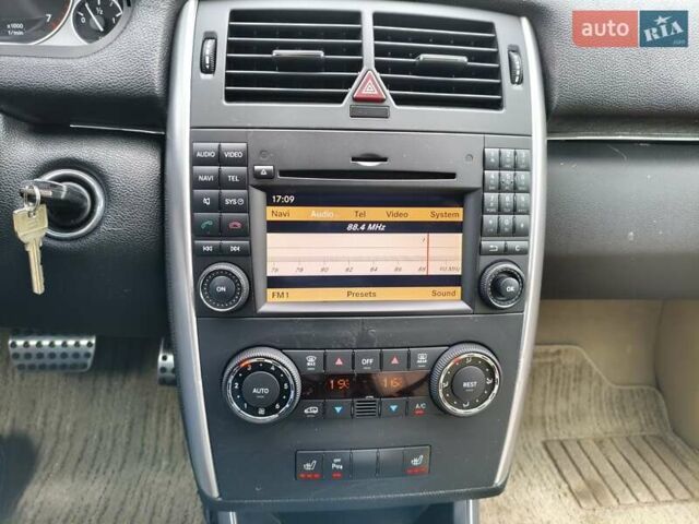 Белый Мерседес Б-класс, объемом двигателя 2 л и пробегом 85 тыс. км за 9900 $, фото 16 на Automoto.ua