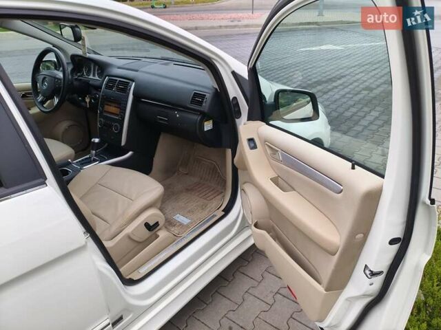 Белый Мерседес Б-класс, объемом двигателя 2 л и пробегом 85 тыс. км за 9900 $, фото 12 на Automoto.ua