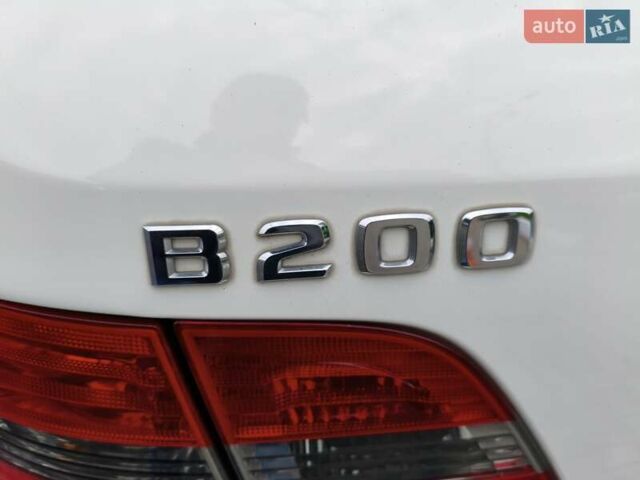 Белый Мерседес Б-класс, объемом двигателя 2 л и пробегом 85 тыс. км за 9900 $, фото 13 на Automoto.ua
