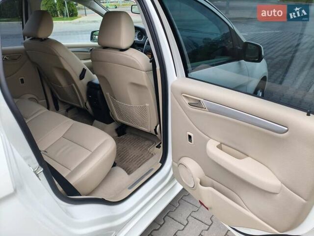 Белый Мерседес Б-класс, объемом двигателя 2 л и пробегом 85 тыс. км за 9900 $, фото 11 на Automoto.ua