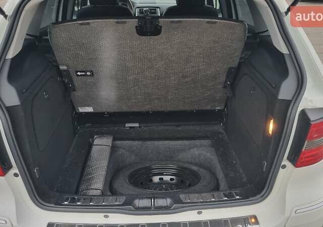 Белый Мерседес Б-класс, объемом двигателя 1.7 л и пробегом 107 тыс. км за 8800 $, фото 8 на Automoto.ua