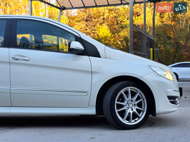 Белый Мерседес Б-класс, объемом двигателя 1.99 л и пробегом 61 тыс. км за 8400 $, фото 5 на Automoto.ua