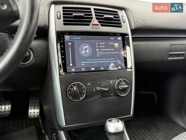 Белый Мерседес Б-класс, объемом двигателя 1.7 л и пробегом 70 тыс. км за 8400 $, фото 19 на Automoto.ua