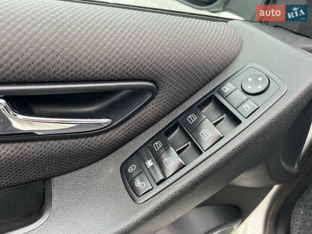 Білий Мерседес Б-клас, об'ємом двигуна 1.7 л та пробігом 134 тис. км за 7999 $, фото 8 на Automoto.ua