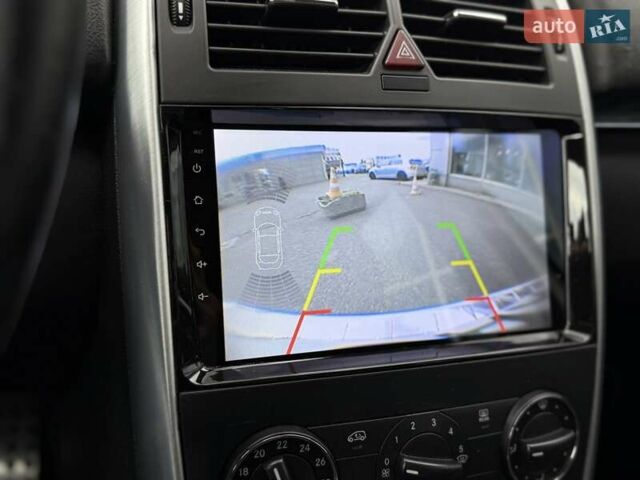 Белый Мерседес Б-класс, объемом двигателя 1.7 л и пробегом 70 тыс. км за 8400 $, фото 21 на Automoto.ua