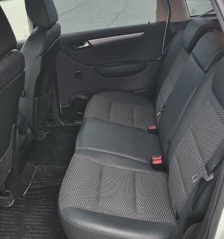 Белый Мерседес Б-класс, объемом двигателя 1.7 л и пробегом 107 тыс. км за 8800 $, фото 6 на Automoto.ua