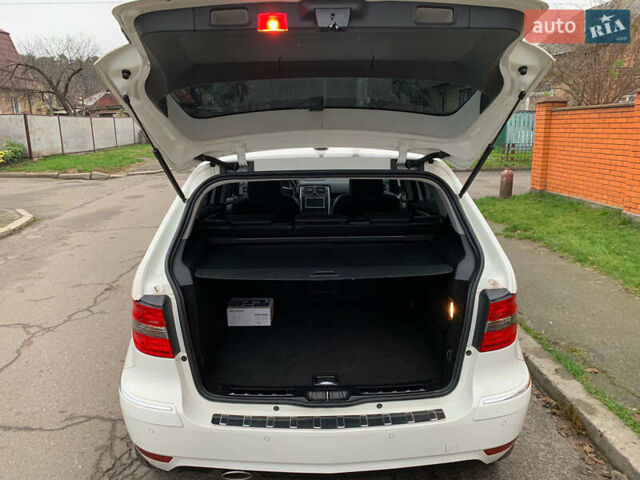 Білий Мерседес Б-клас, об'ємом двигуна 2 л та пробігом 58 тис. км за 9100 $, фото 26 на Automoto.ua