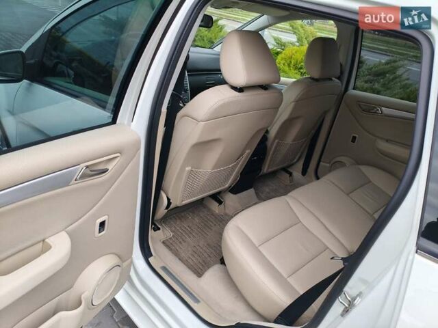 Белый Мерседес Б-класс, объемом двигателя 2 л и пробегом 85 тыс. км за 9900 $, фото 9 на Automoto.ua