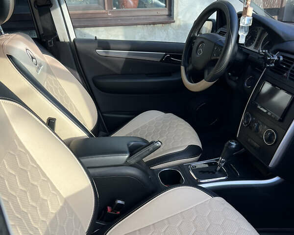 Білий Мерседес Б-клас, об'ємом двигуна 1.7 л та пробігом 115 тис. км за 8600 $, фото 6 на Automoto.ua