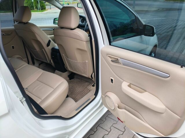 Белый Мерседес Б-класс, объемом двигателя 2 л и пробегом 85 тыс. км за 9900 $, фото 11 на Automoto.ua