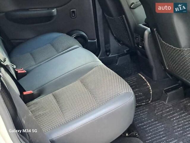 Білий Мерседес Б-клас, об'ємом двигуна 2 л та пробігом 139 тис. км за 8600 $, фото 27 на Automoto.ua