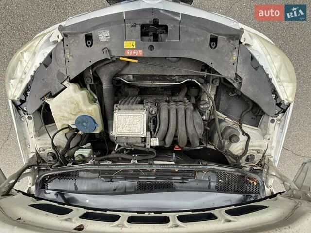 Белый Мерседес Б-класс, объемом двигателя 1.7 л и пробегом 70 тыс. км за 8400 $, фото 25 на Automoto.ua