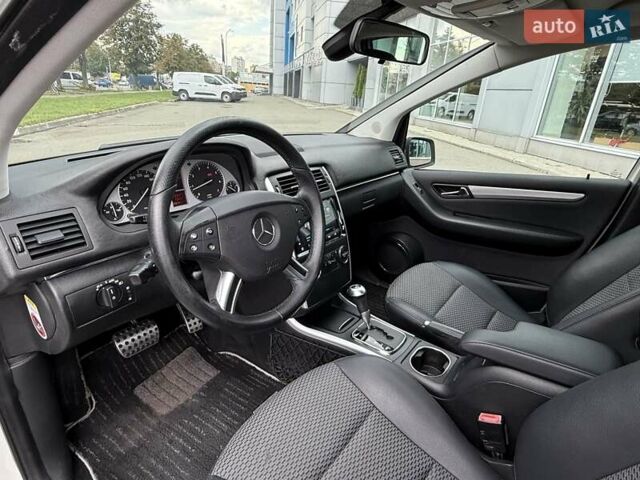 Білий Мерседес Б-клас, об'ємом двигуна 1.7 л та пробігом 70 тис. км за 8700 $, фото 12 на Automoto.ua