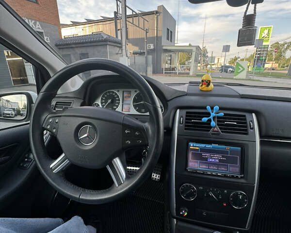 Белый Мерседес Б-класс, объемом двигателя 1.7 л и пробегом 100 тыс. км за 9900 $, фото 7 на Automoto.ua