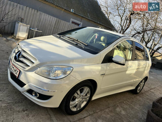Білий Мерседес Б-клас, об'ємом двигуна 1.7 л та пробігом 115 тис. км за 8600 $, фото 1 на Automoto.ua