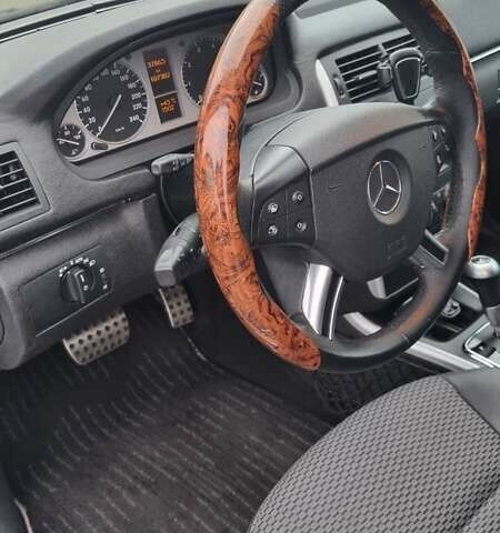 Белый Мерседес Б-класс, объемом двигателя 1.7 л и пробегом 107 тыс. км за 8800 $, фото 4 на Automoto.ua