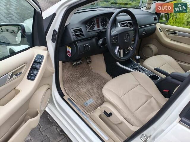 Белый Мерседес Б-класс, объемом двигателя 2 л и пробегом 85 тыс. км за 9900 $, фото 8 на Automoto.ua