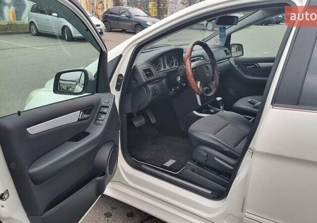 Белый Мерседес Б-класс, объемом двигателя 1.7 л и пробегом 107 тыс. км за 8800 $, фото 3 на Automoto.ua