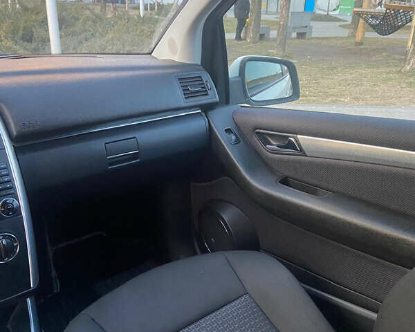 Білий Мерседес Б-клас, об'ємом двигуна 1.7 л та пробігом 160 тис. км за 8500 $, фото 6 на Automoto.ua