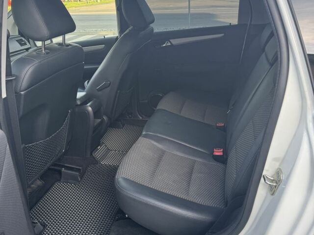 Белый Мерседес Б-класс, объемом двигателя 1.7 л и пробегом 108 тыс. км за 9800 $, фото 6 на Automoto.ua