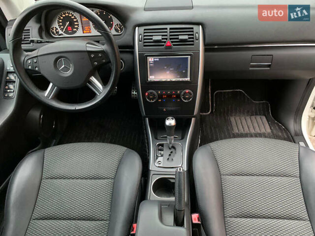 Білий Мерседес Б-клас, об'ємом двигуна 2 л та пробігом 58 тис. км за 9100 $, фото 16 на Automoto.ua