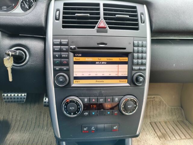 Белый Мерседес Б-класс, объемом двигателя 2 л и пробегом 85 тыс. км за 9900 $, фото 16 на Automoto.ua