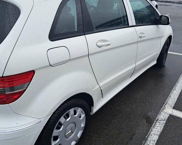 Белый Мерседес Б-класс, объемом двигателя 1.7 л и пробегом 75 тыс. км за 8500 $, фото 7 на Automoto.ua