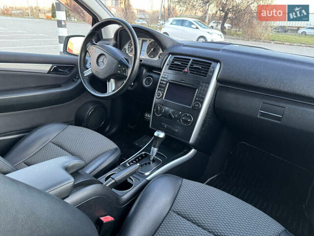 Белый Мерседес Б-класс, объемом двигателя 1.7 л и пробегом 57 тыс. км за 9100 $, фото 17 на Automoto.ua