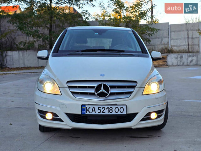 Белый Мерседес Б-класс, объемом двигателя 1.99 л и пробегом 61 тыс. км за 8400 $, фото 12 на Automoto.ua