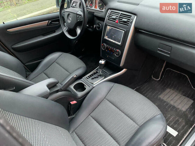 Білий Мерседес Б-клас, об'ємом двигуна 2 л та пробігом 58 тис. км за 9100 $, фото 24 на Automoto.ua