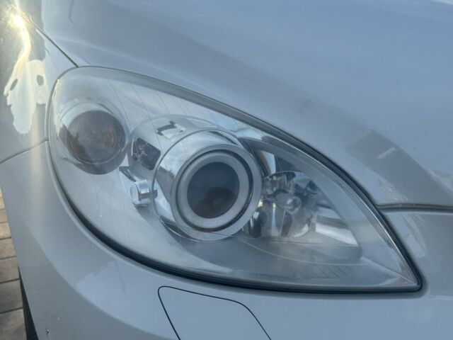 Белый Мерседес Б-класс, объемом двигателя 1.7 л и пробегом 108 тыс. км за 9800 $, фото 13 на Automoto.ua